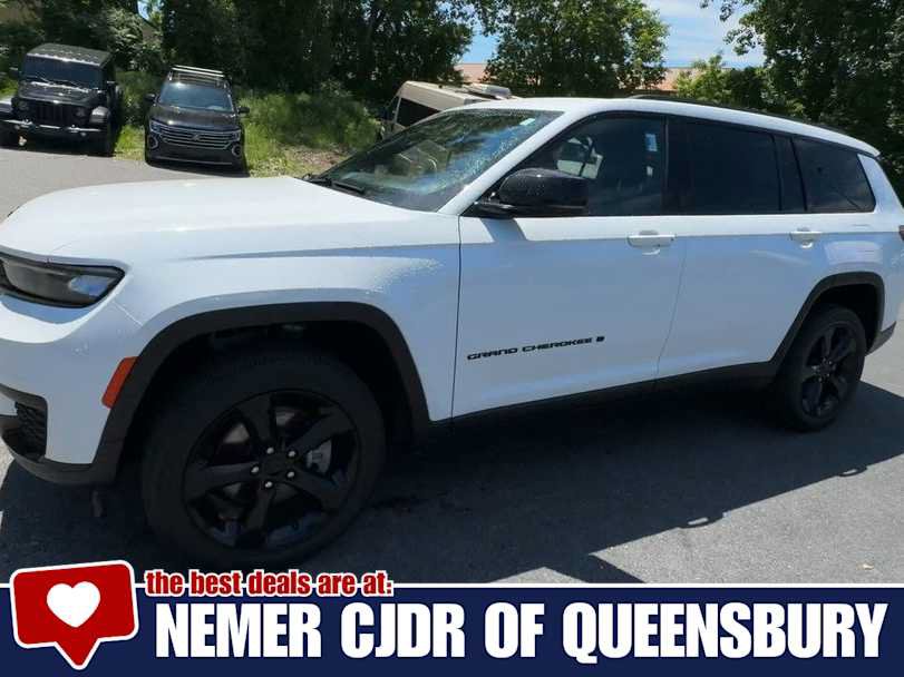 Used 2023 Jeep Grand Cherokee L Laredo AWD/4WD image 4