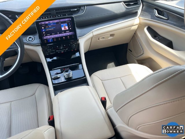 Certified 2025 Jeep Grand Cherokee L Limited w/ Luxury Tech Group II AWD/4WD image 16
