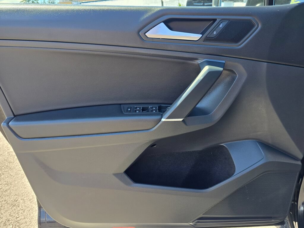Used 2020 Volkswagen Tiguan SE R-Line FWD image 19