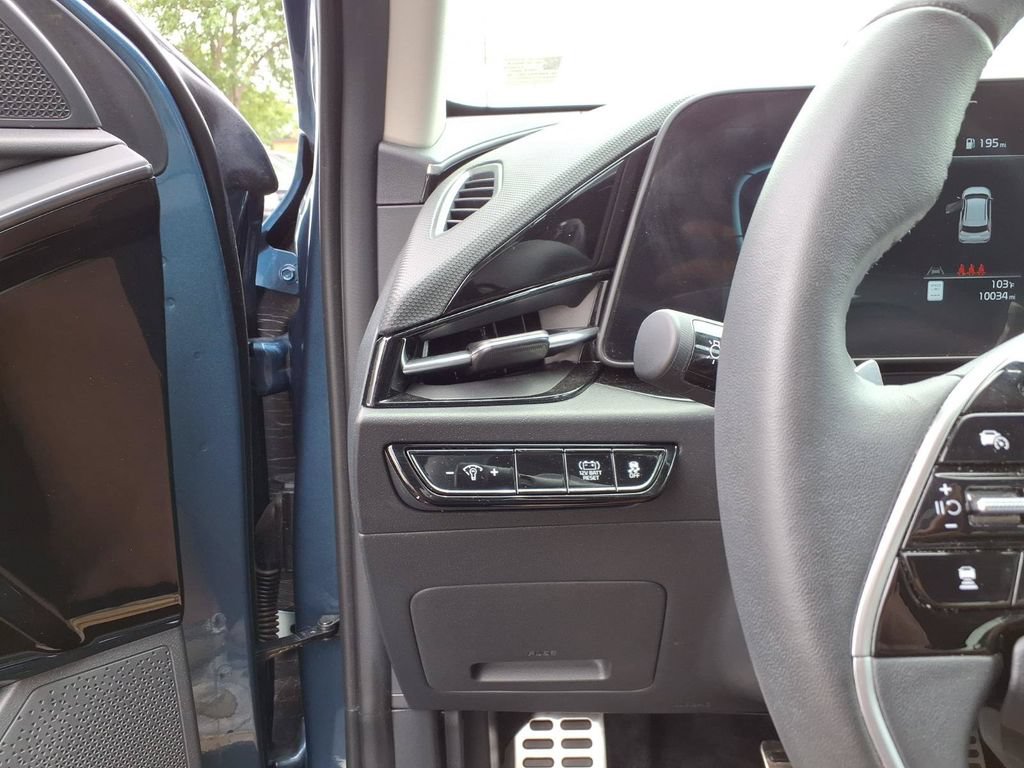 Used 2025 Kia Niro EX Touring FWD image 14