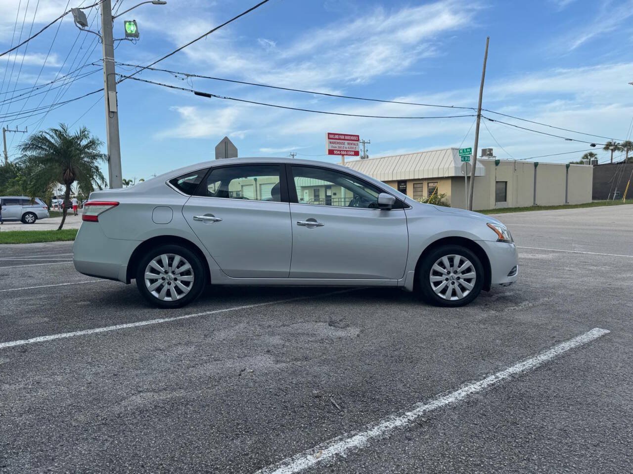 Used 2014 Nissan Sentra SV w/ SV Driver Package FWD image 7