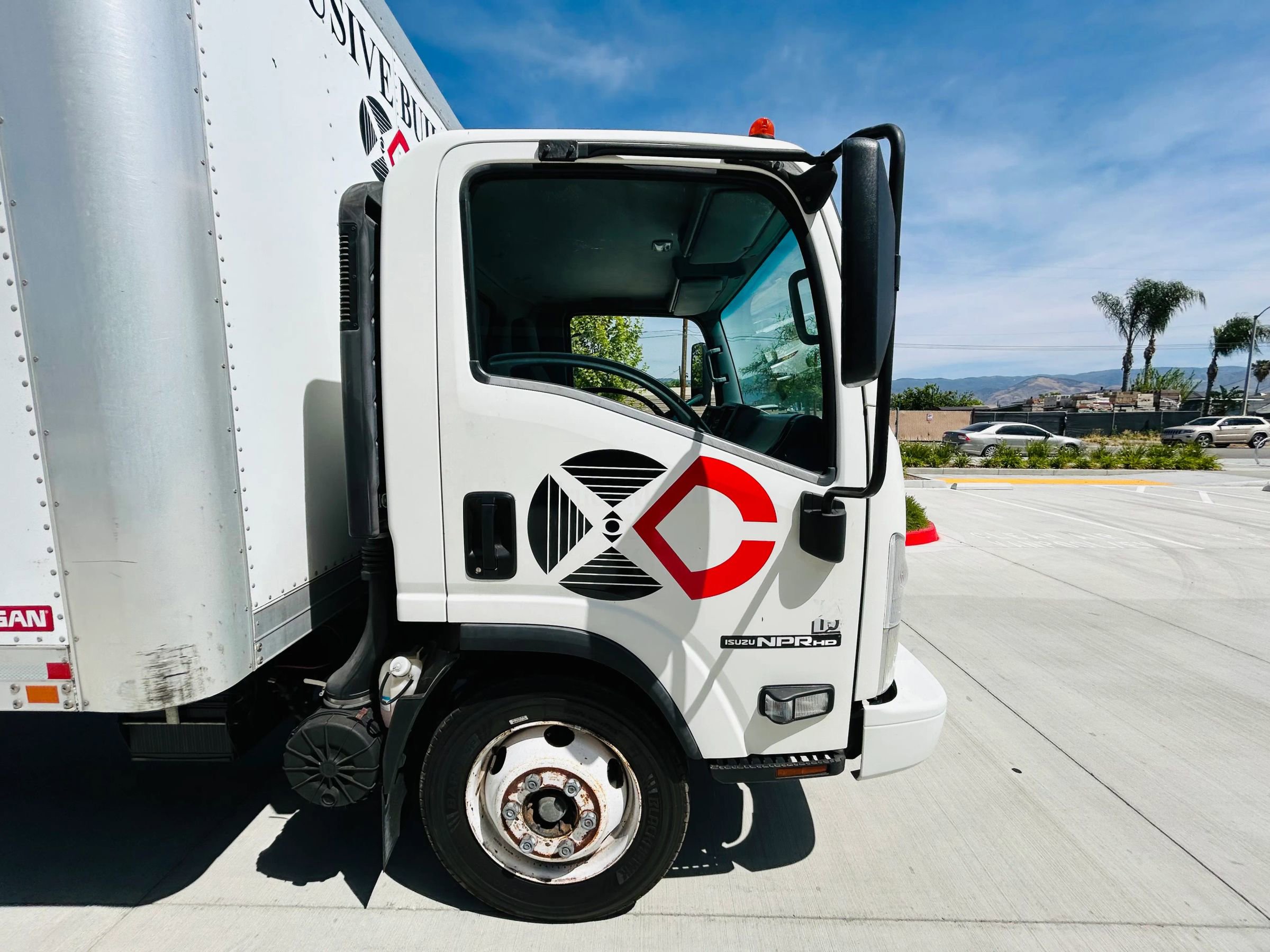 Used 2020 Isuzu NPR RWD image 10