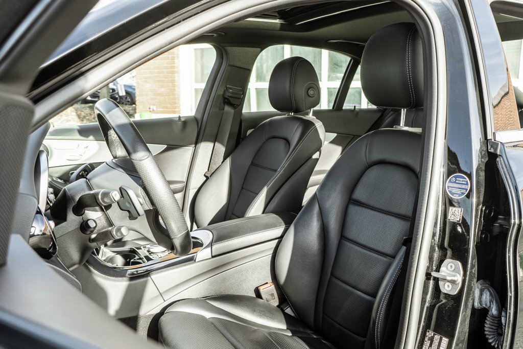 Used 2018 Mercedes-Benz C 300 4MATIC Sedan image 6
