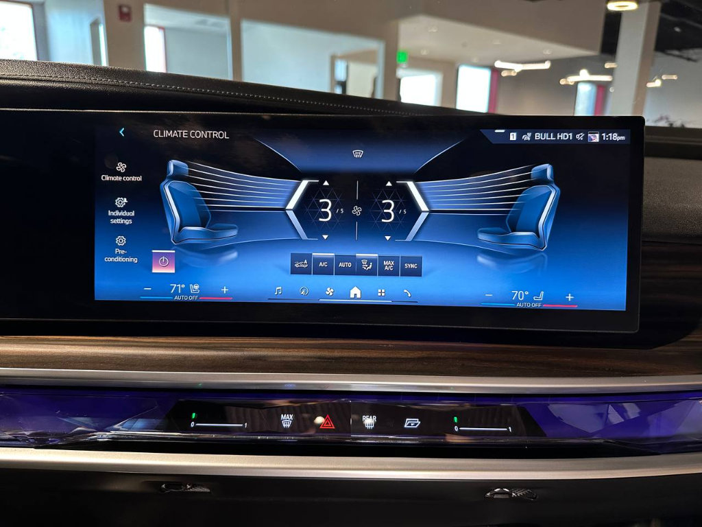 Used 2024 BMW 760i xDrive w/ Premium Package 2 image 29