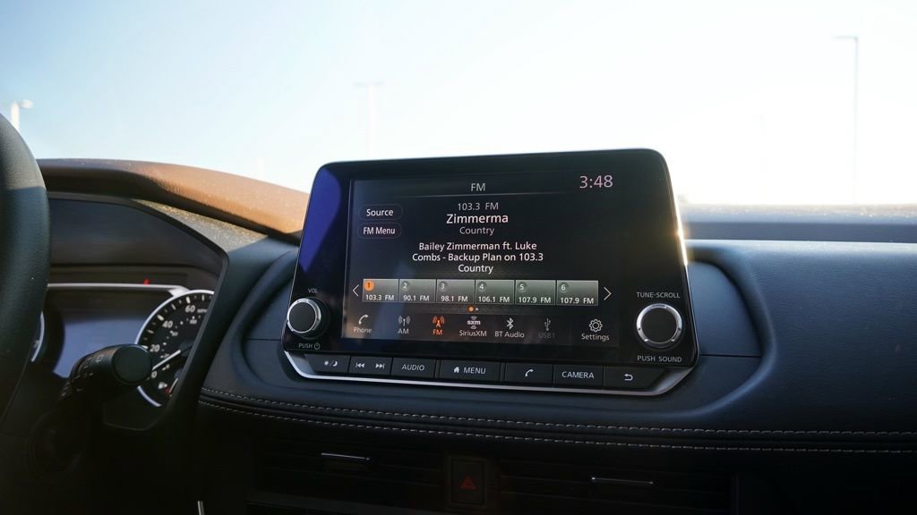 Used 2023 Nissan Rogue S image 32