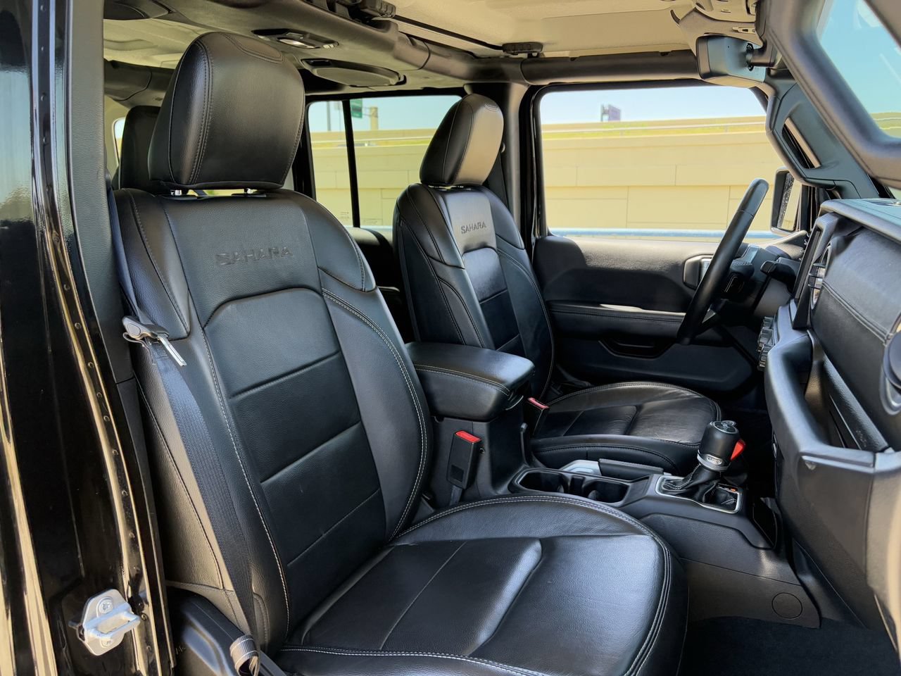 Used 2018 Jeep Wrangler Unlimited Sahara w/ Uconnect 4C Nav & Sound Group AWD/4WD image 33