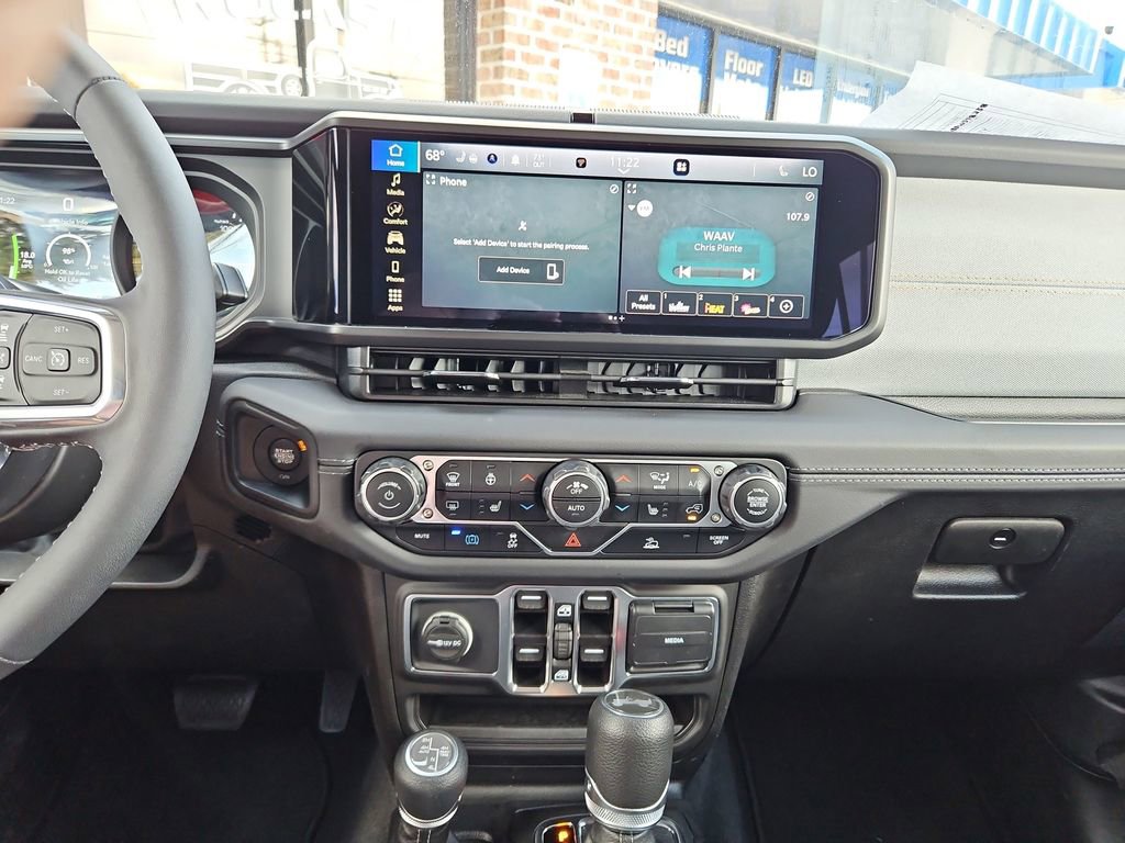 Used 2025 Jeep Wrangler Unlimited Sahara AWD/4WD image 15