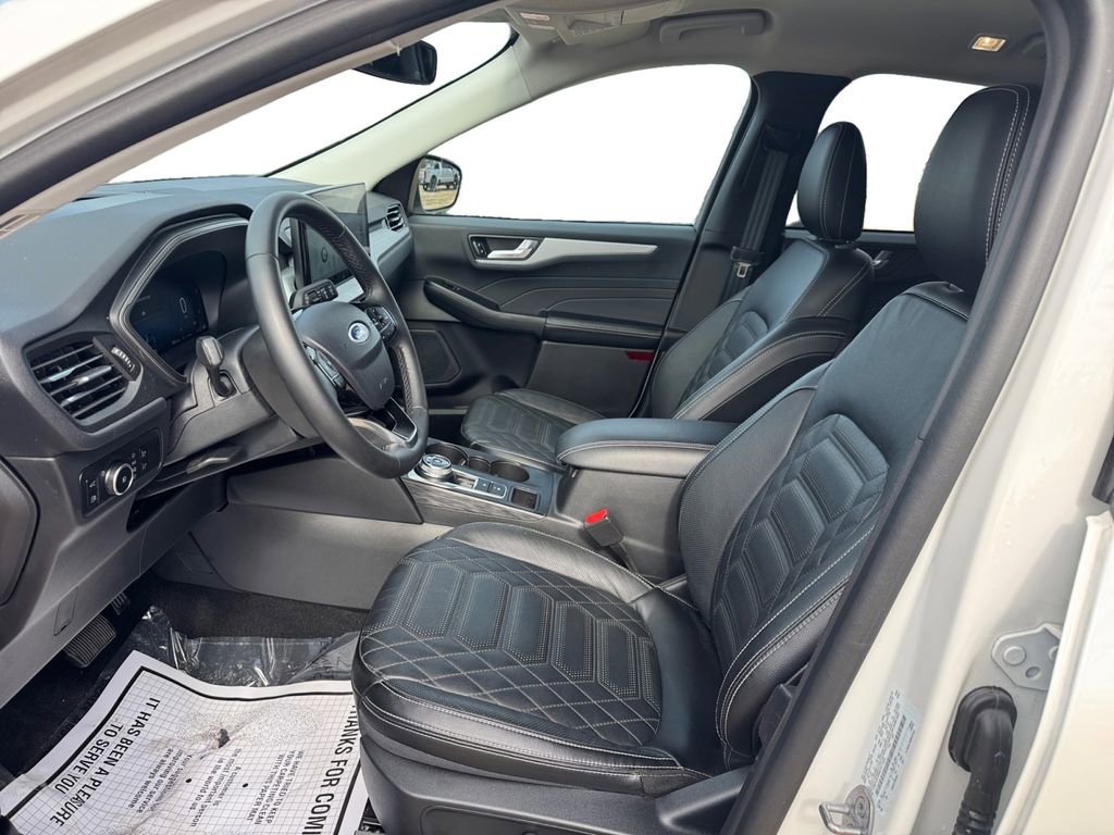 Certified 2024 Ford Escape Platinum w/ Premium Technology Package image 13