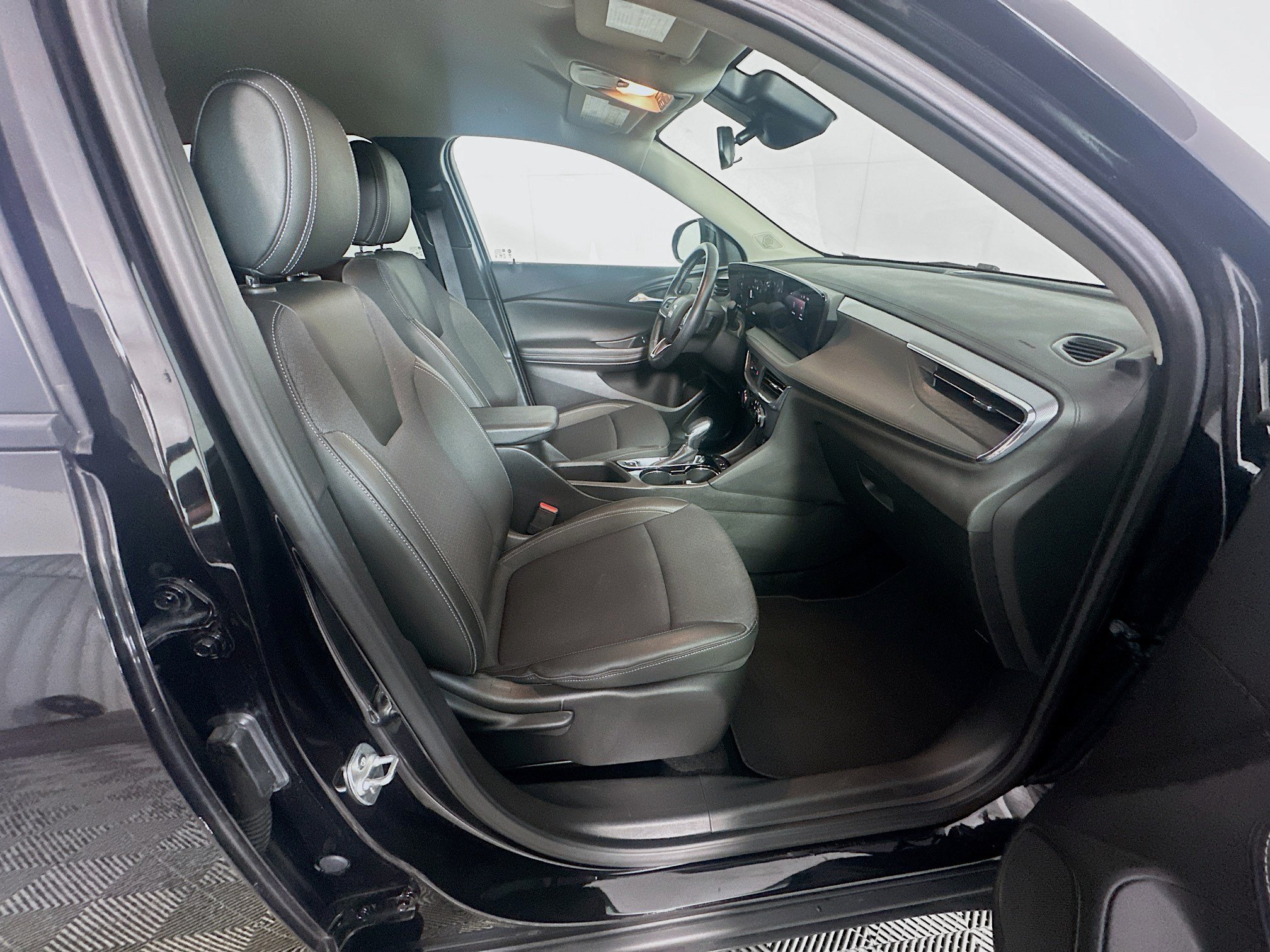 Used 2025 Buick Encore GX Preferred FWD image 32