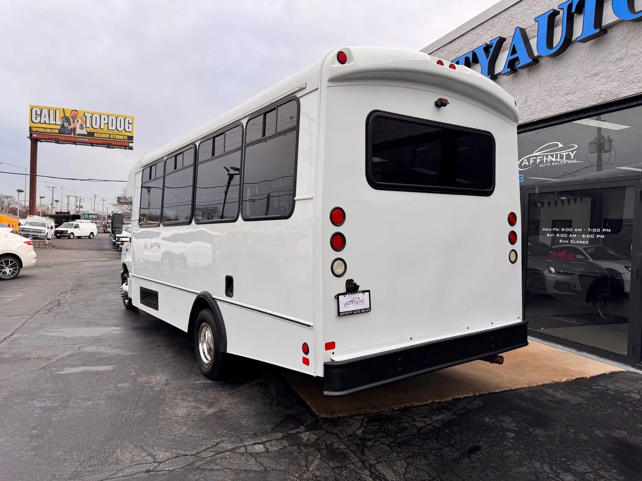 Used 2015 Ford E-450 and Econoline 450 Super Duty w/ Shuttle Bus Prep Package image 3