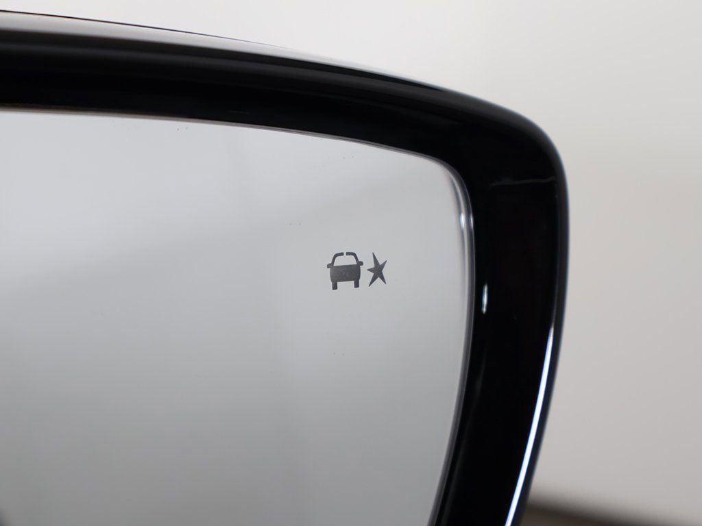 Used 2022 Buick Enclave Avenir w/ Avenir Technology Package image 47