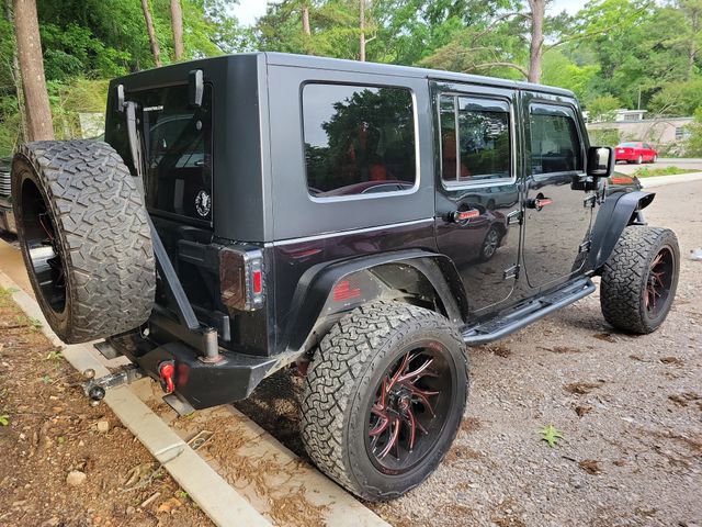 Used 2010 Jeep Wrangler Unlimited Sahara AWD/4WD image 7
