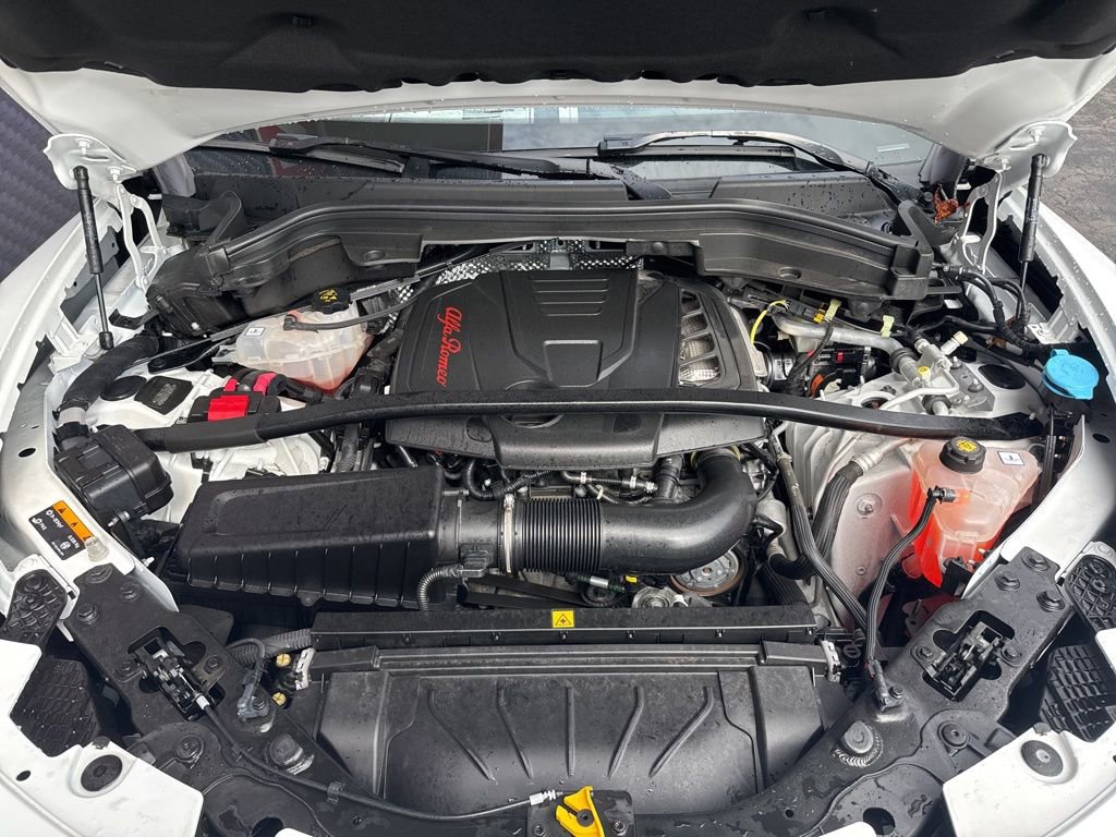 Used 2024 Alfa Romeo Stelvio Veloce image 12