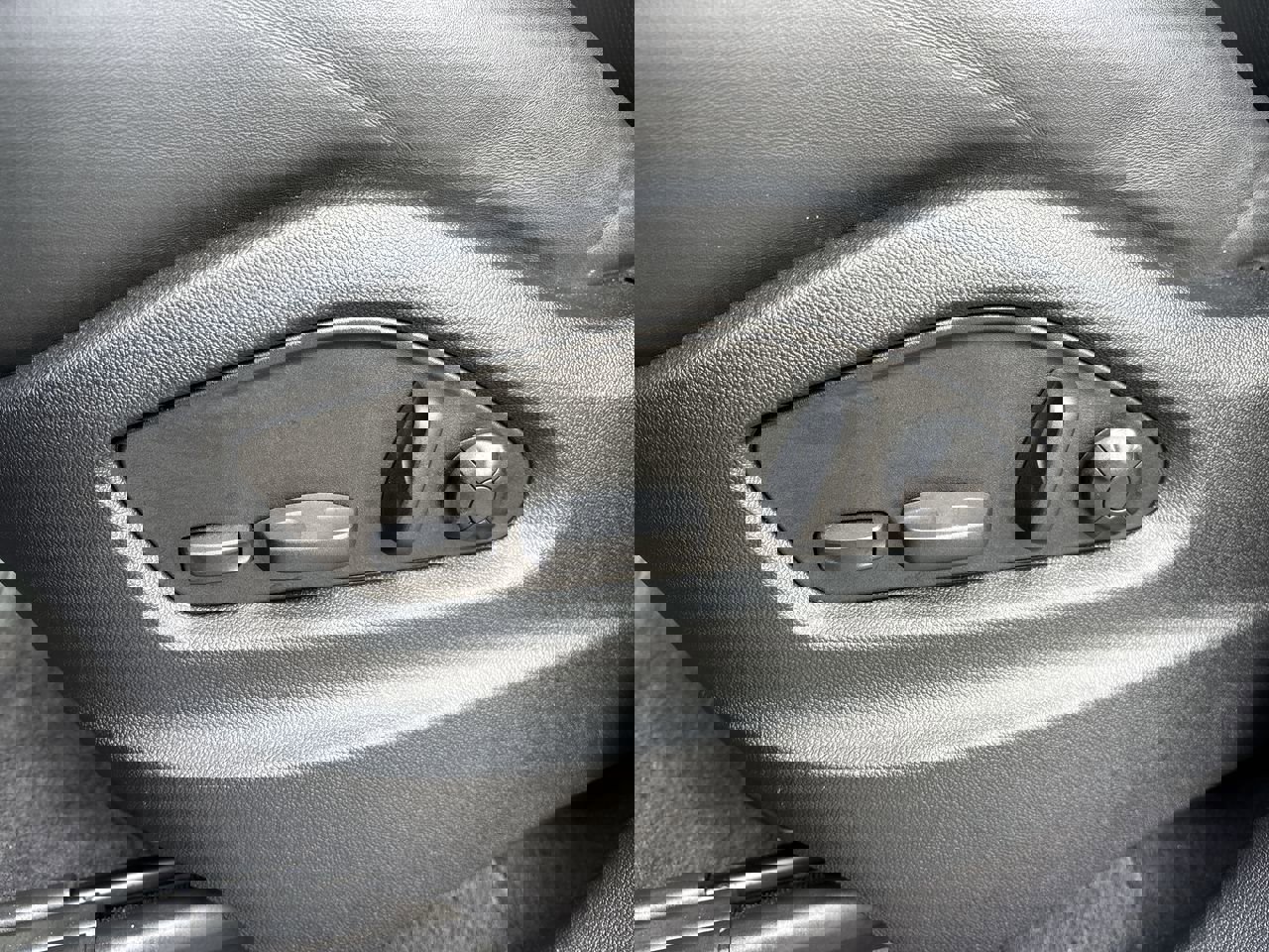 Used 2025 Porsche Cayenne E-Hybrid Coupe image 20