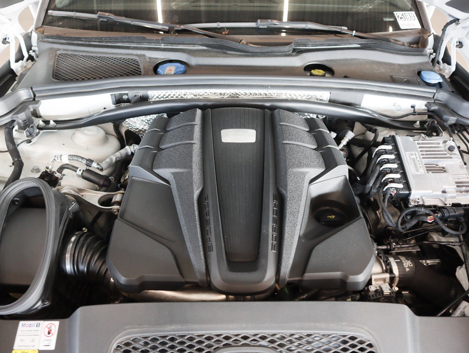 Certified 2023 Porsche Macan S AWD/4WD image 12