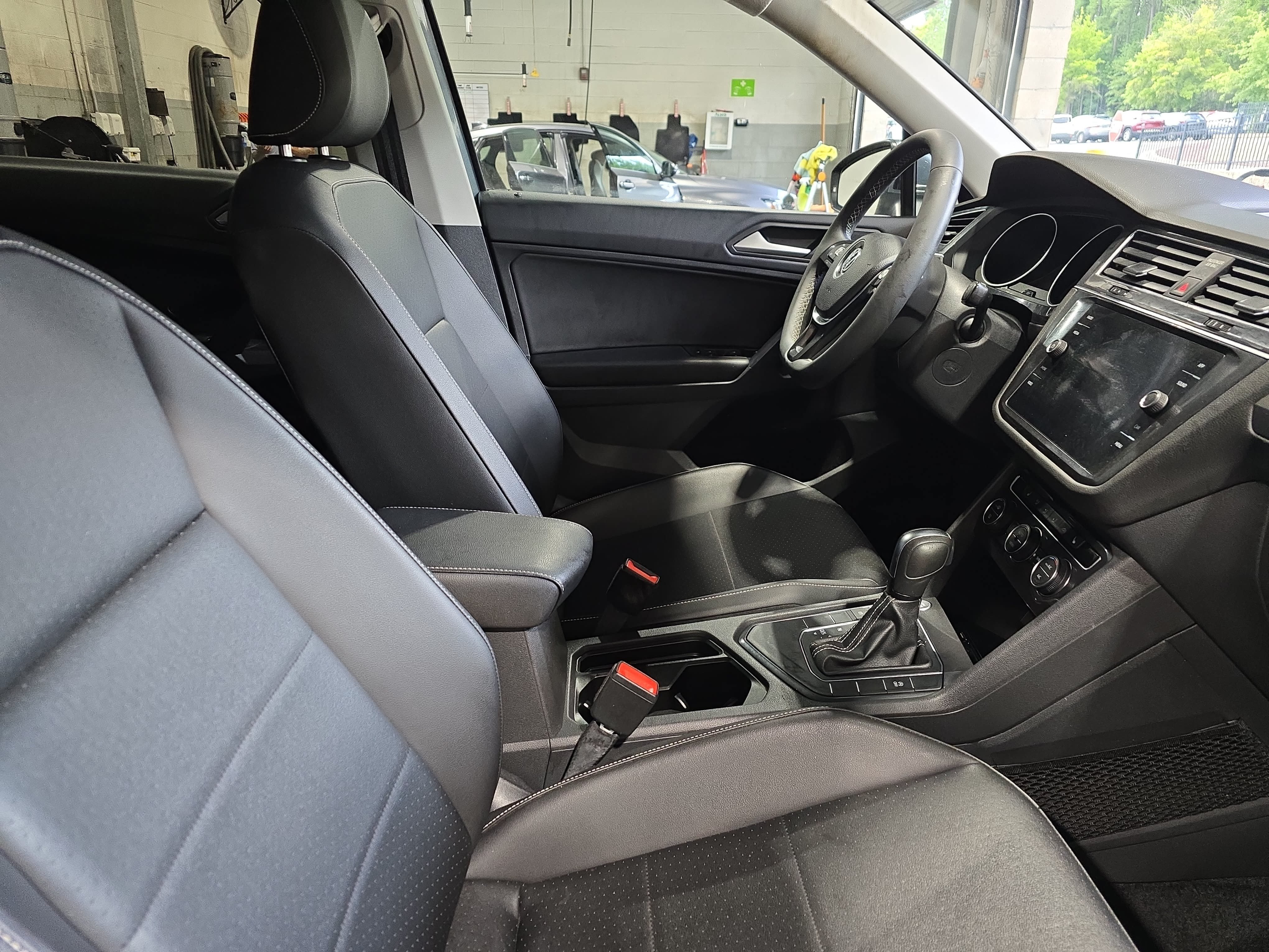 Used 2021 Volkswagen Tiguan SE FWD image 10