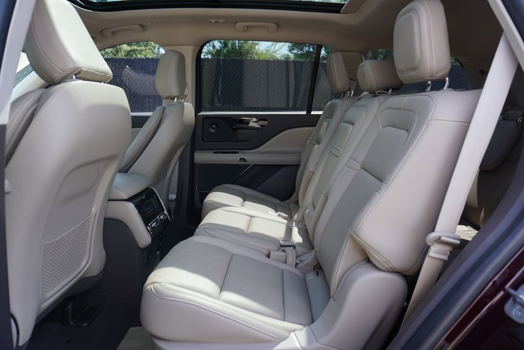 Used 2023 Lincoln Aviator Reserve w/ Equipment Group 201A AWD/4WD image 13