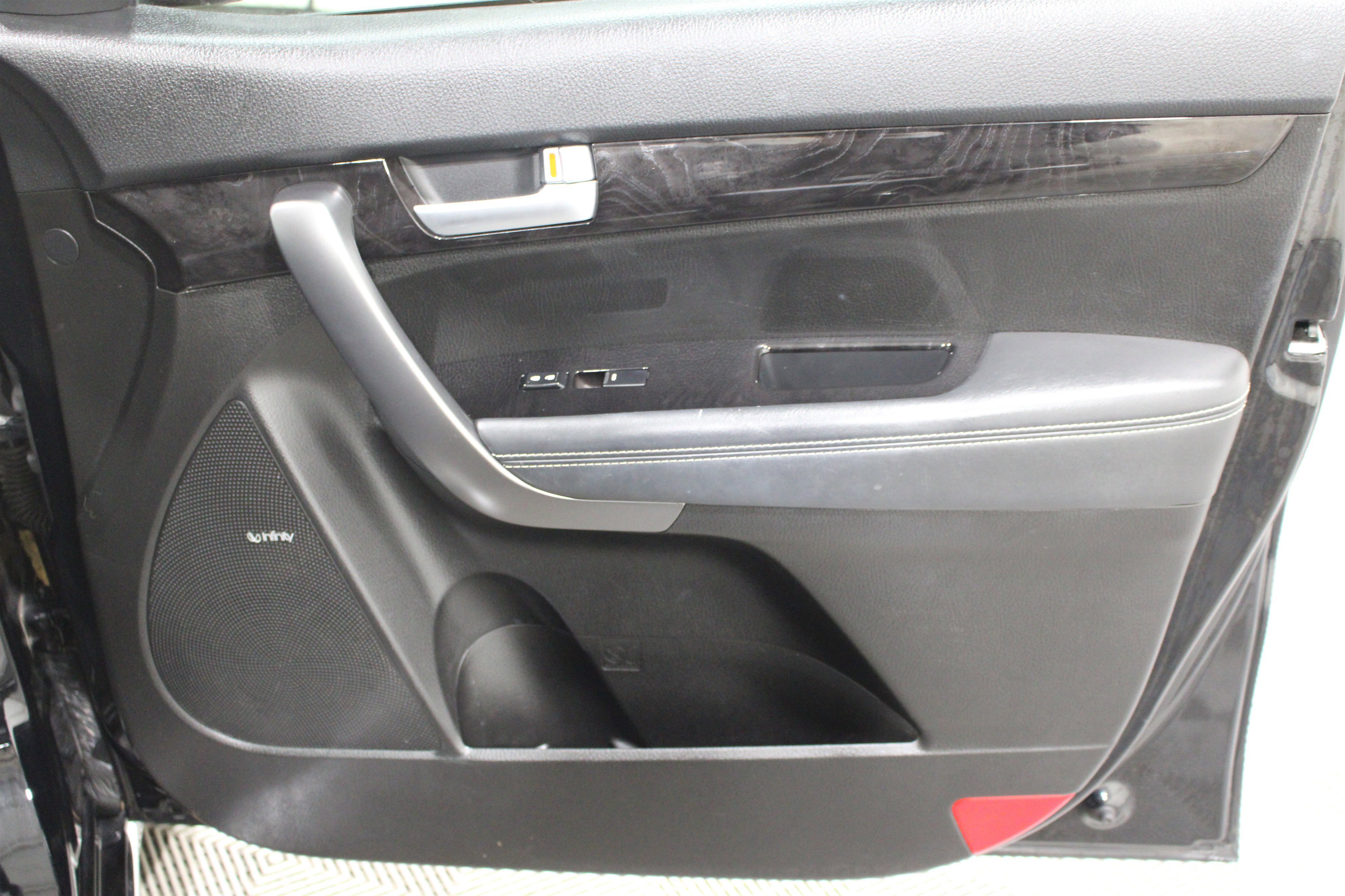 Used 2014 Kia Sorento SX w/ 3rd Row Package image 35