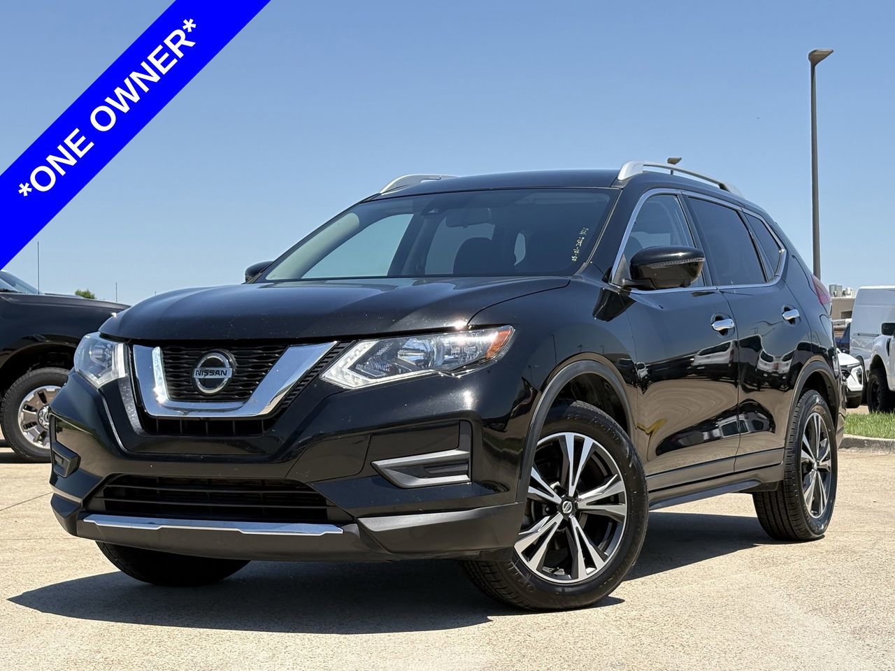 Used 2020 Nissan Rogue SV w/ Premium Package FWD image 1