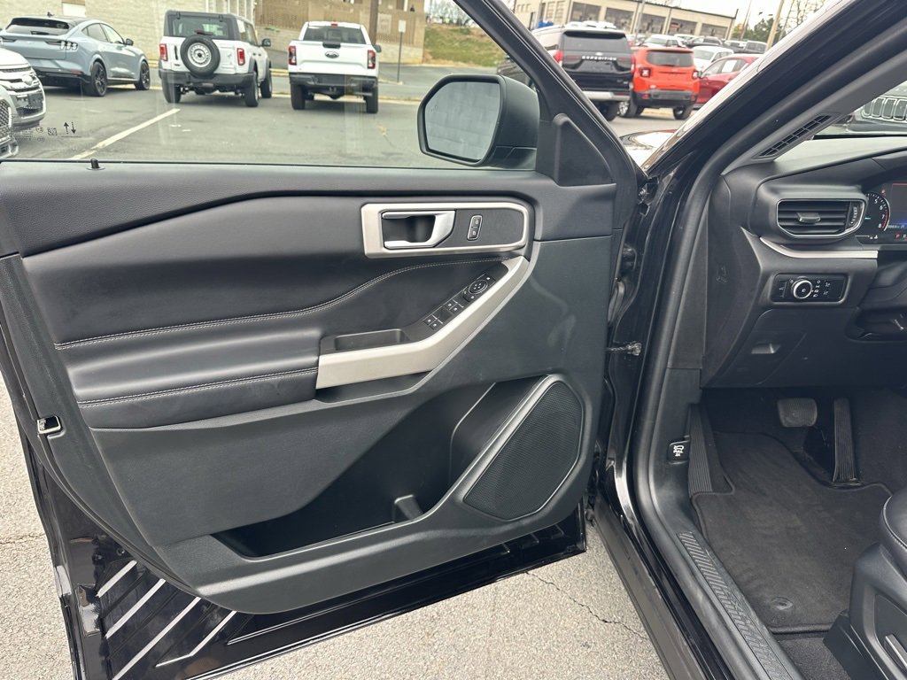 Used 2024 Ford Explorer XLT w/ Equipment Group 202A image 12