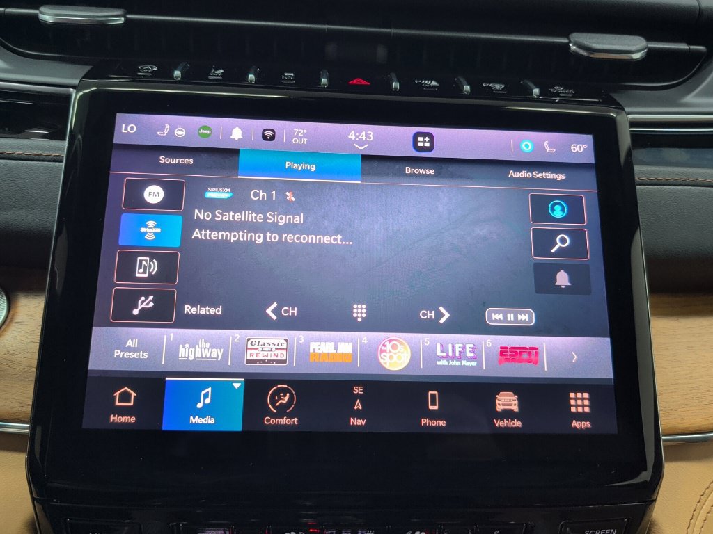 Used 2023 Jeep Grand Cherokee Summit AWD/4WD image 25
