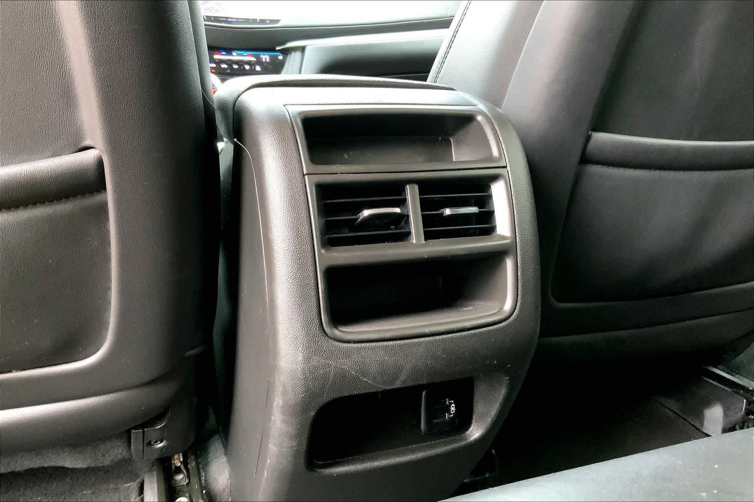 Used 2018 Cadillac XT5 Luxury w/ Driver Awareness Package FWD image 33