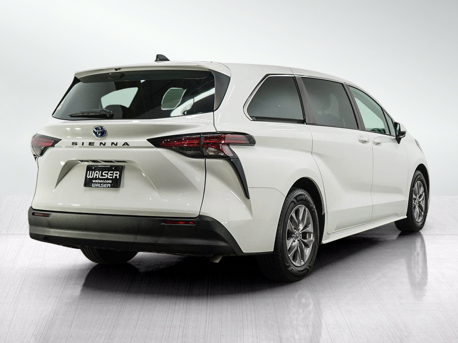 Used 2021 Toyota Sienna LE AWD/4WD image 5