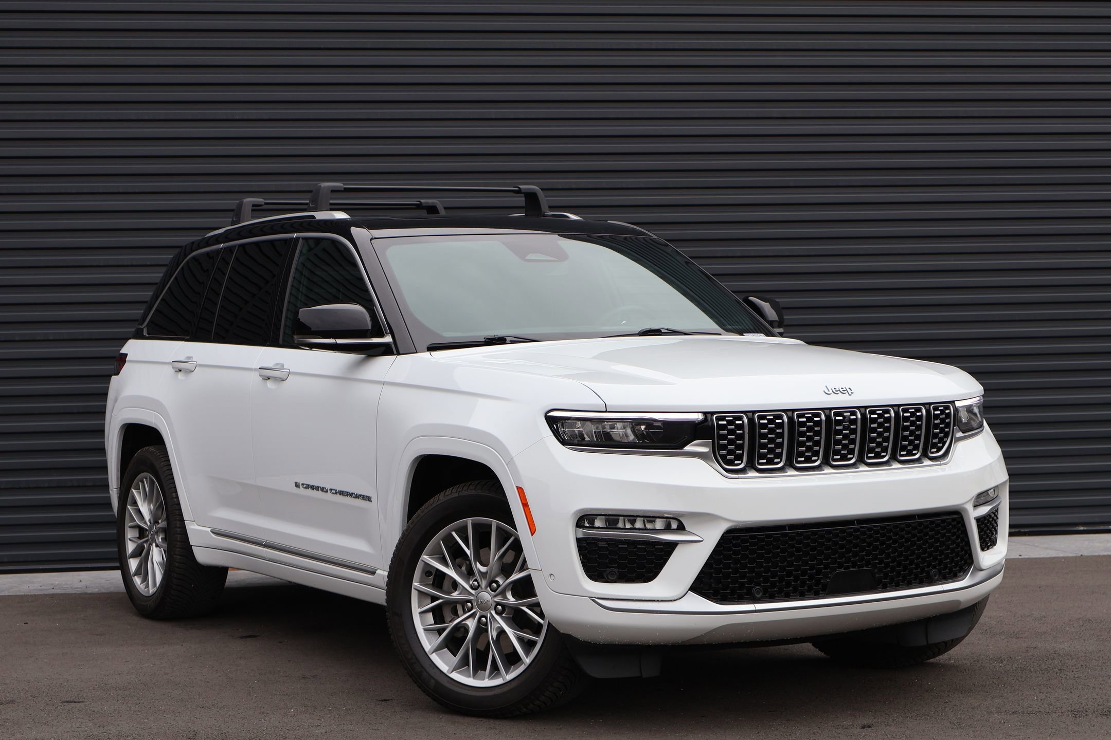 Used 2022 Jeep Grand Cherokee Summit image 3