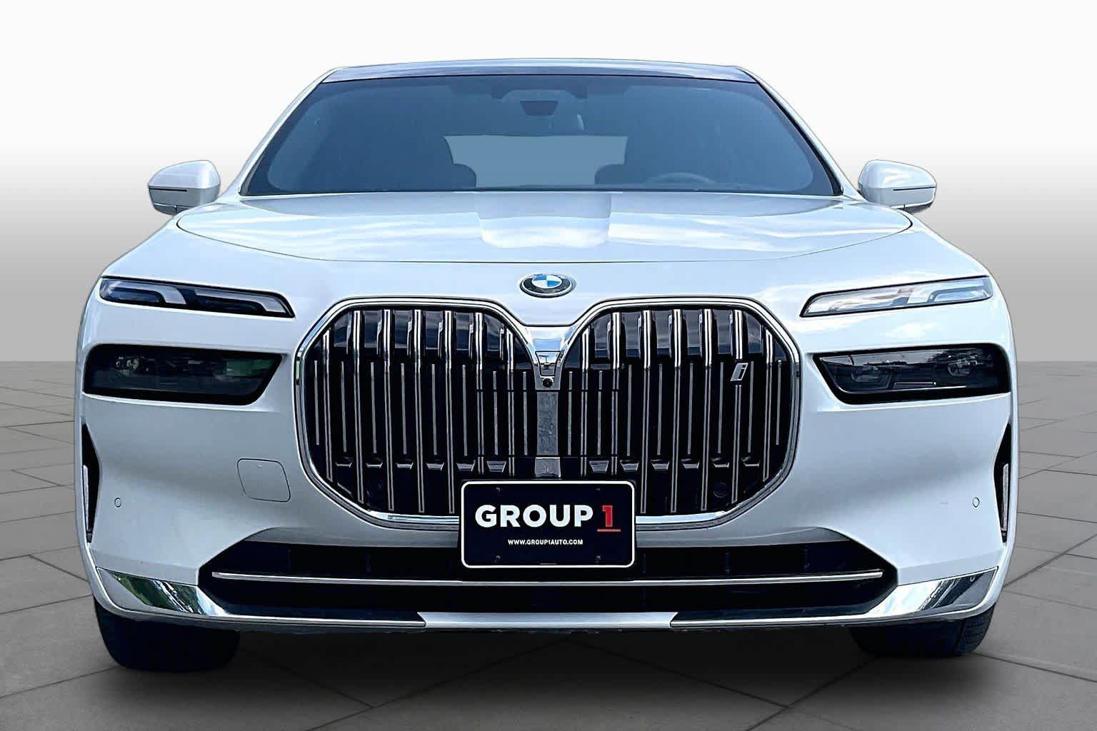 Used 2024 BMW i7 eDrive50 RWD image 3
