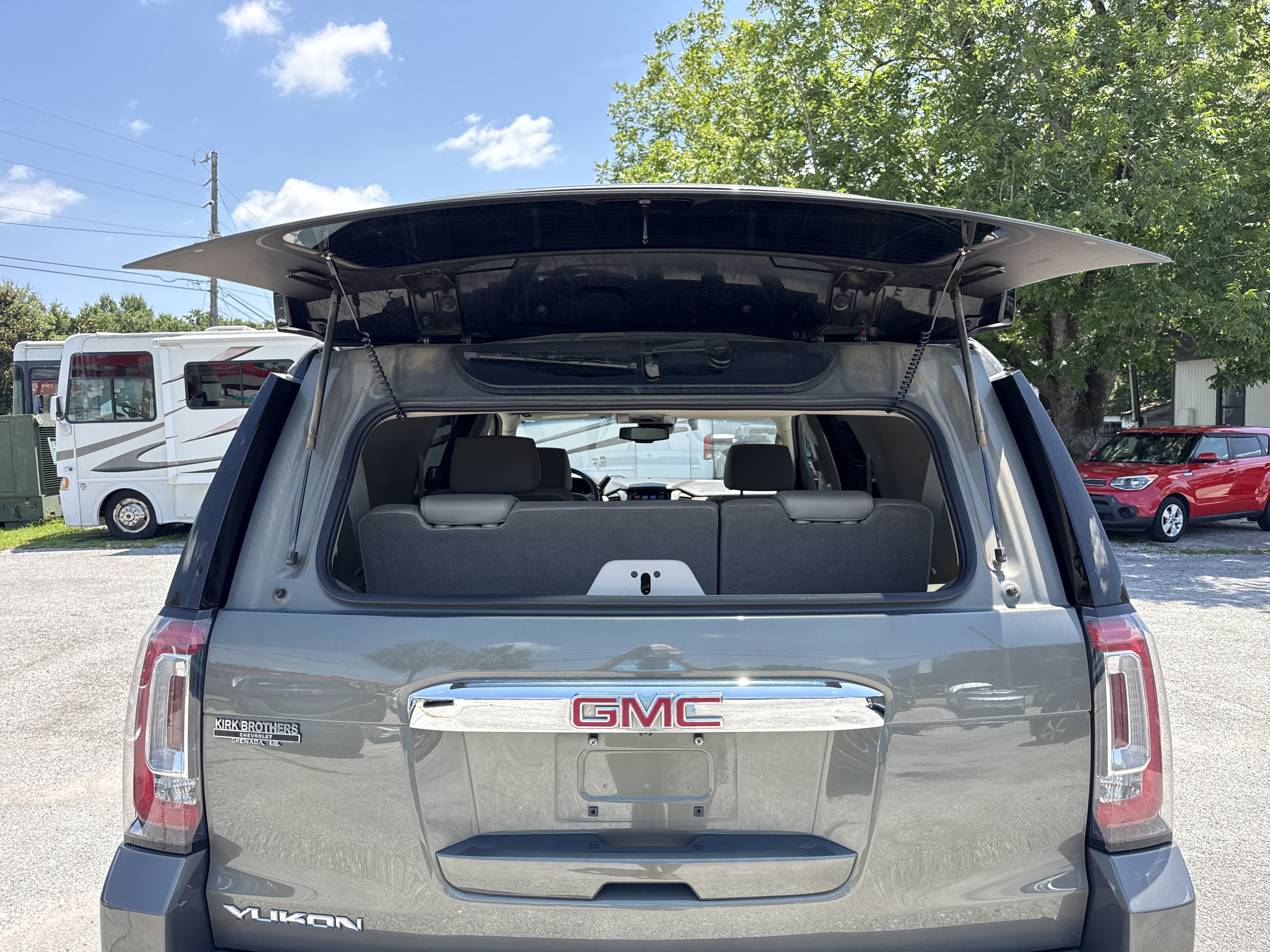 Used 2017 GMC Yukon Denali w/ Open Road Package RWD image 39