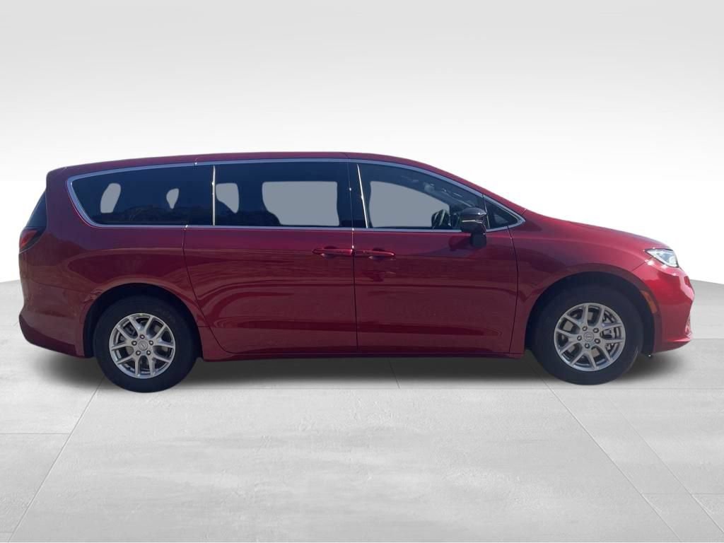 New 2026 Chrysler Pacifica Select FWD image 4