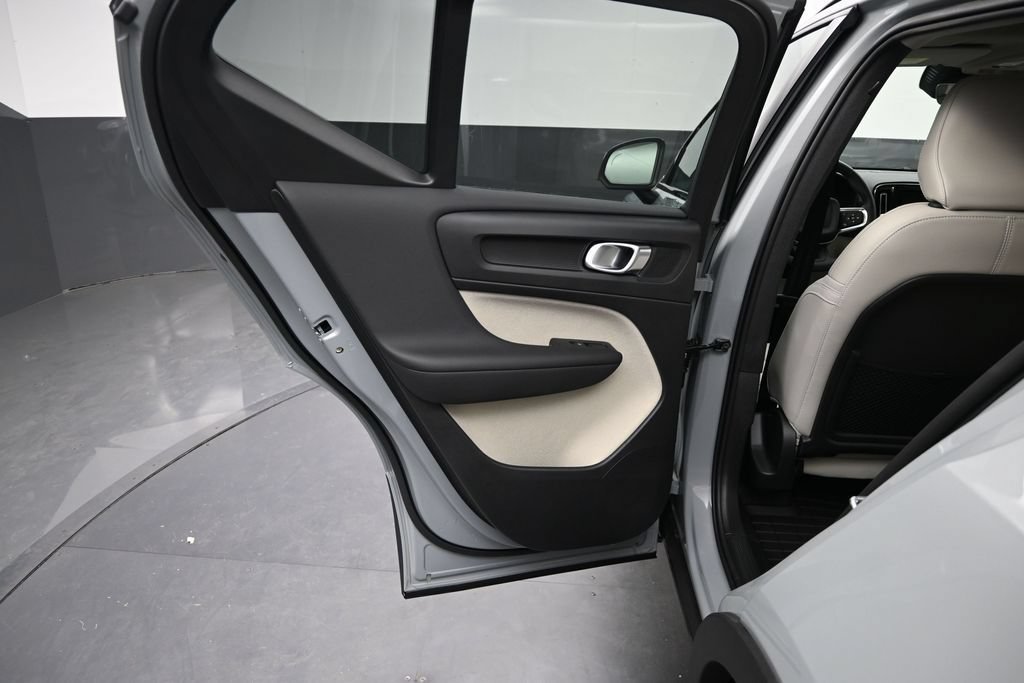 New 2026 Volvo XC40 B5 Plus w/ Protection Package Premier AWD/4WD image 12