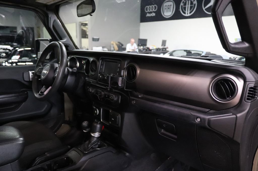 Used 2020 Jeep Gladiator Sport image 24