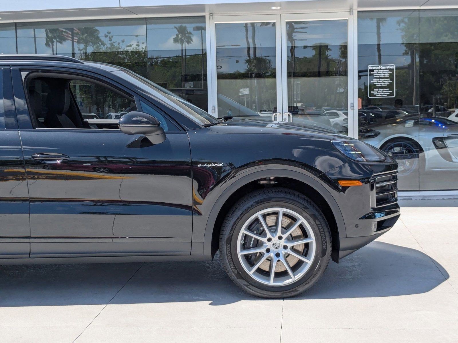 Certified 2025 Porsche Cayenne E-Hybrid image 11