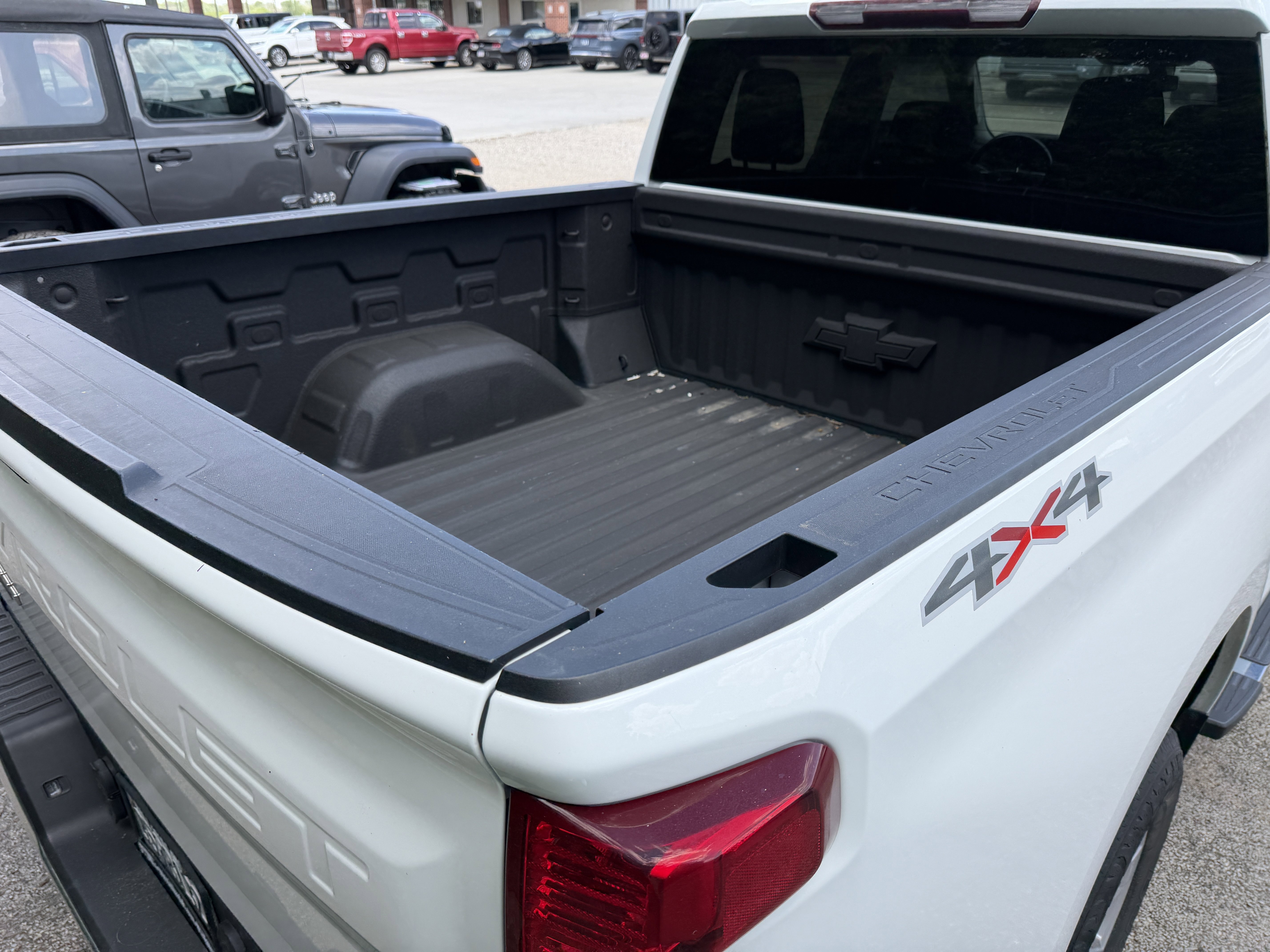 Used 2021 Chevrolet Silverado 1500 LT w/ Bed Protection Package AWD/4WD image 9