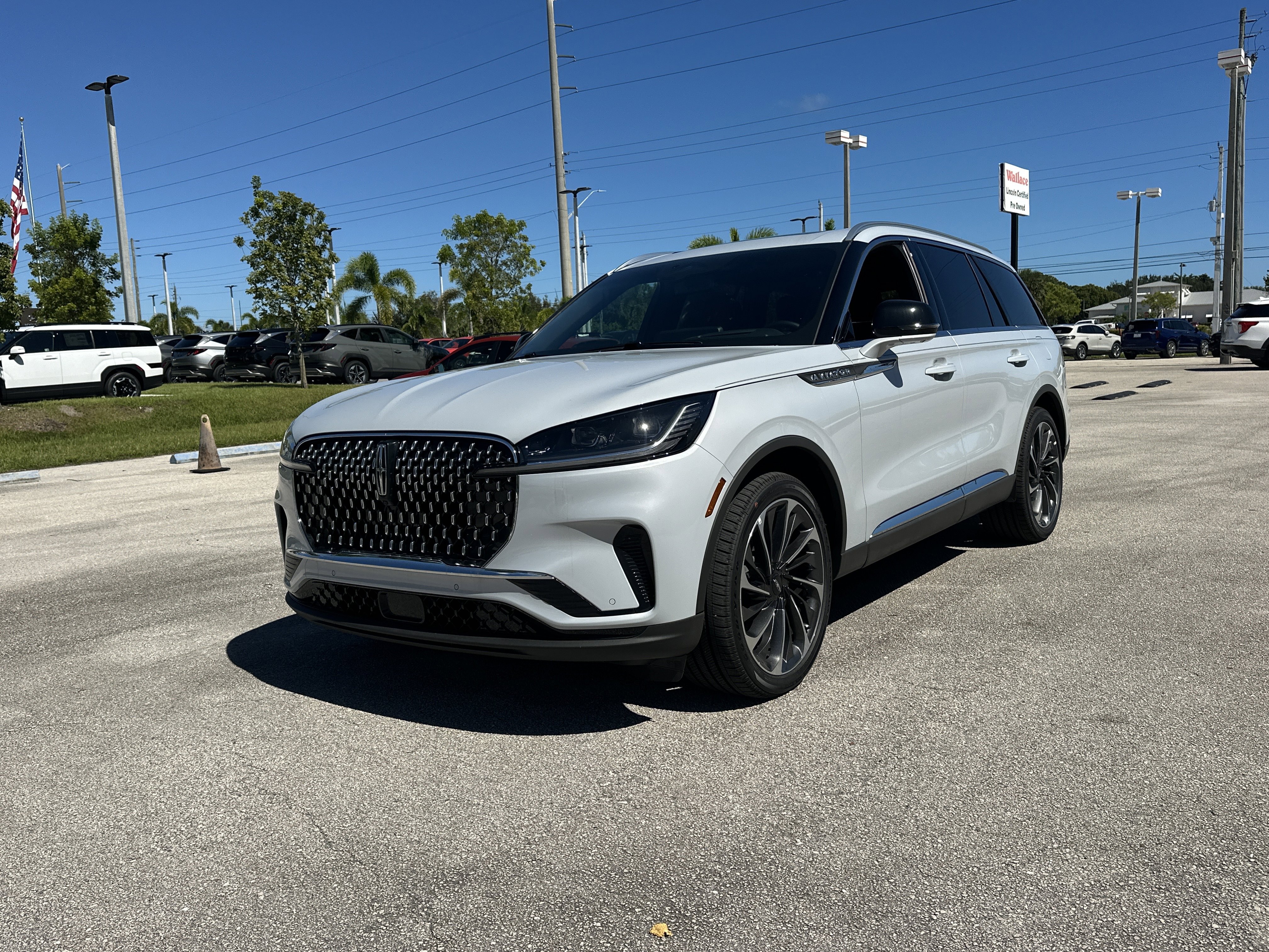 New 2025 Lincoln Aviator Reserve w/ Equipment Group 201A image 2