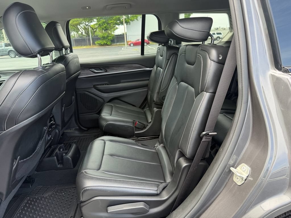 Used 2023 Jeep Grand Cherokee L Limited AWD/4WD image 12