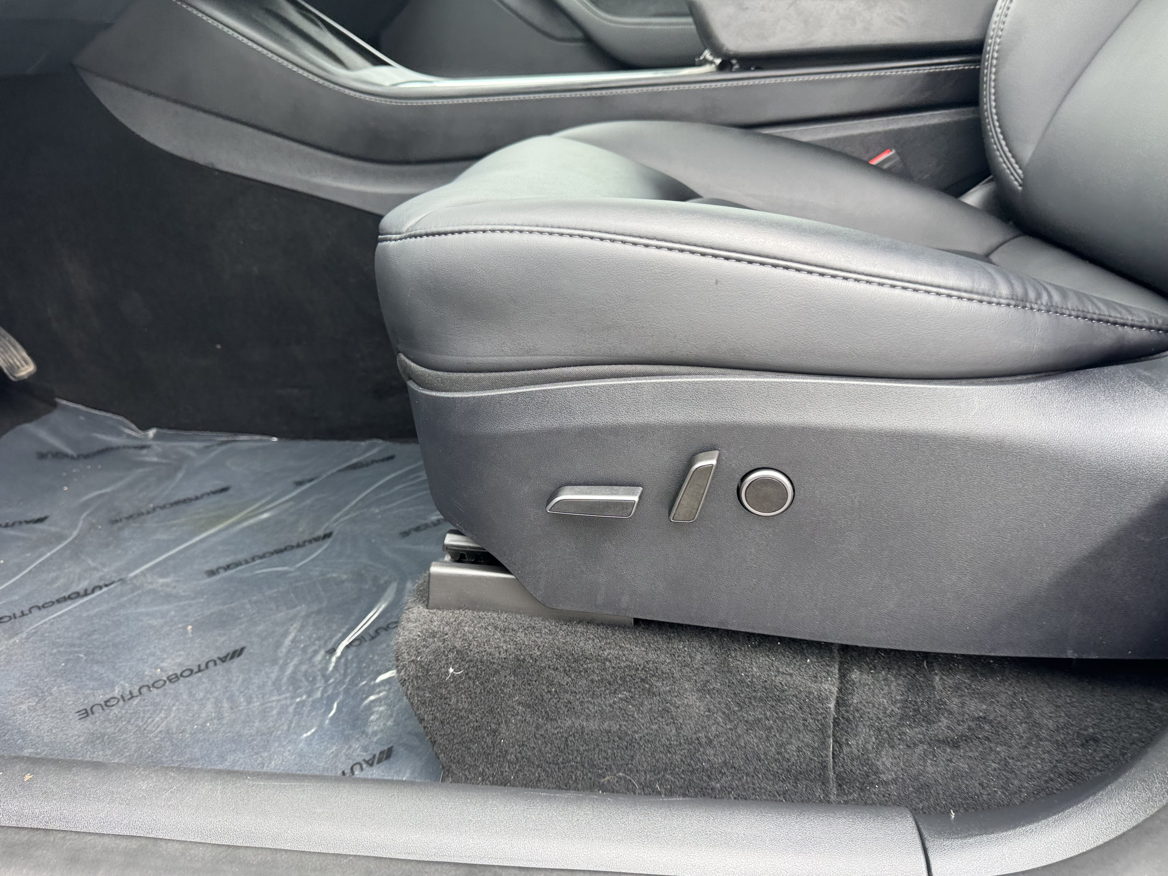 Used 2024 Tesla Model Y 2WD image 29