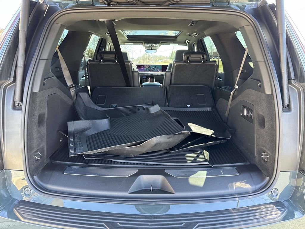 Used 2025 Cadillac Escalade Premium Luxury w/ Touring Package image 19