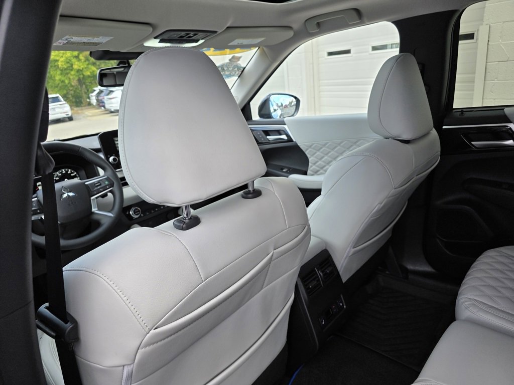 Used 2024 Mitsubishi Outlander SEL image 31
