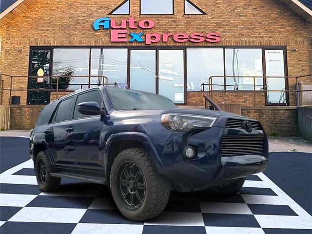 Used 2017 Toyota 4Runner SR5 AWD/4WD image 1