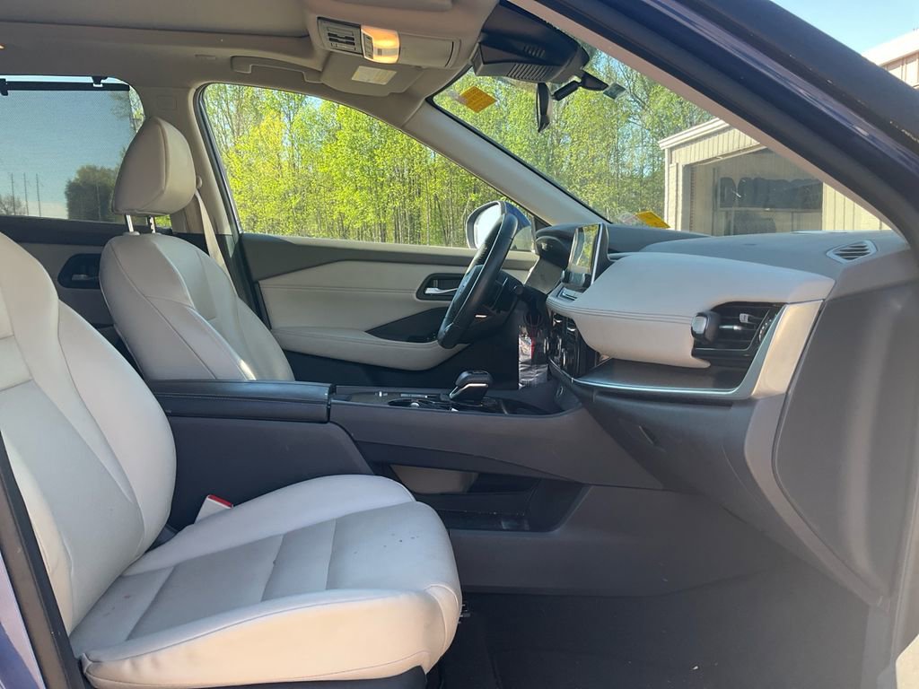 Used 2022 Nissan Rogue SV w/ SV Premium Package image 12