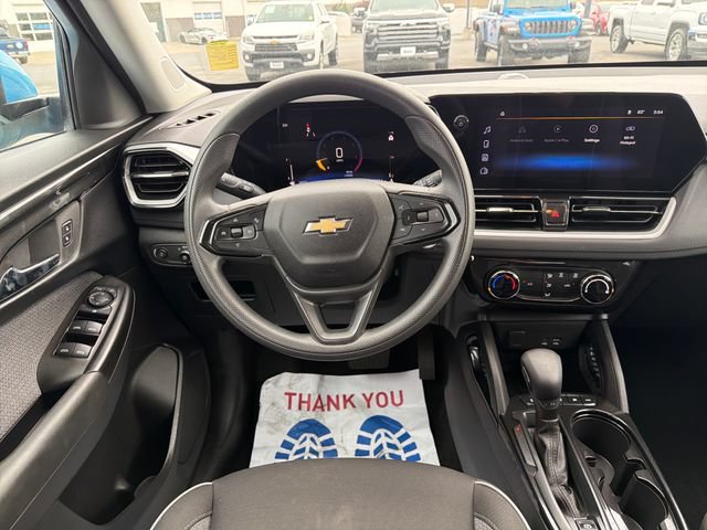 Used 2025 Chevrolet TrailBlazer LT AWD/4WD image 13