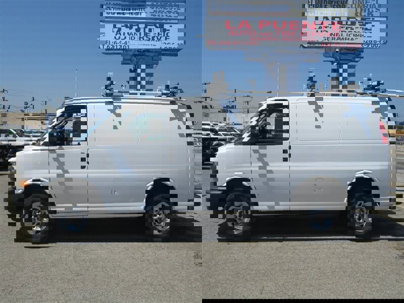 Used 2022 GMC Savana 2500 w/ Driver Convenience Package image 2