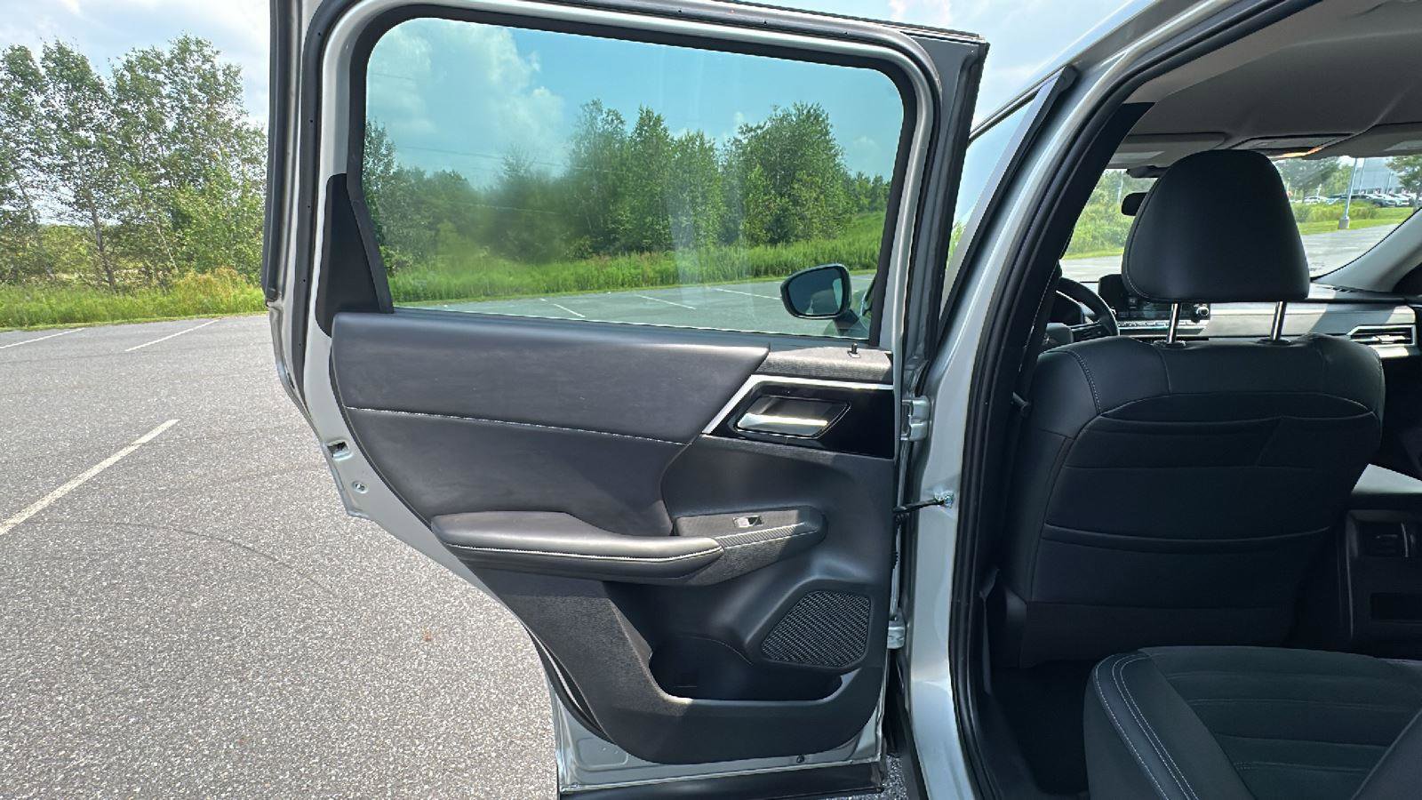 Used 2022 Mitsubishi Outlander SE image 23