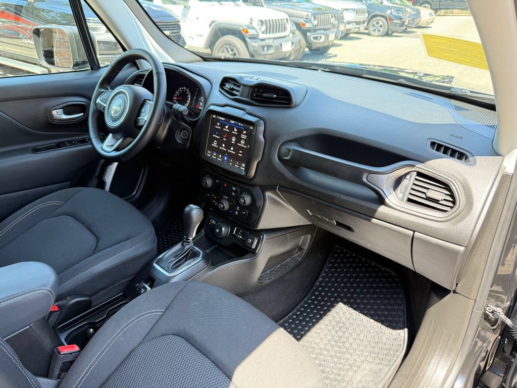 Used 2023 Jeep Renegade Latitude w/ Premium Group AWD/4WD image 13