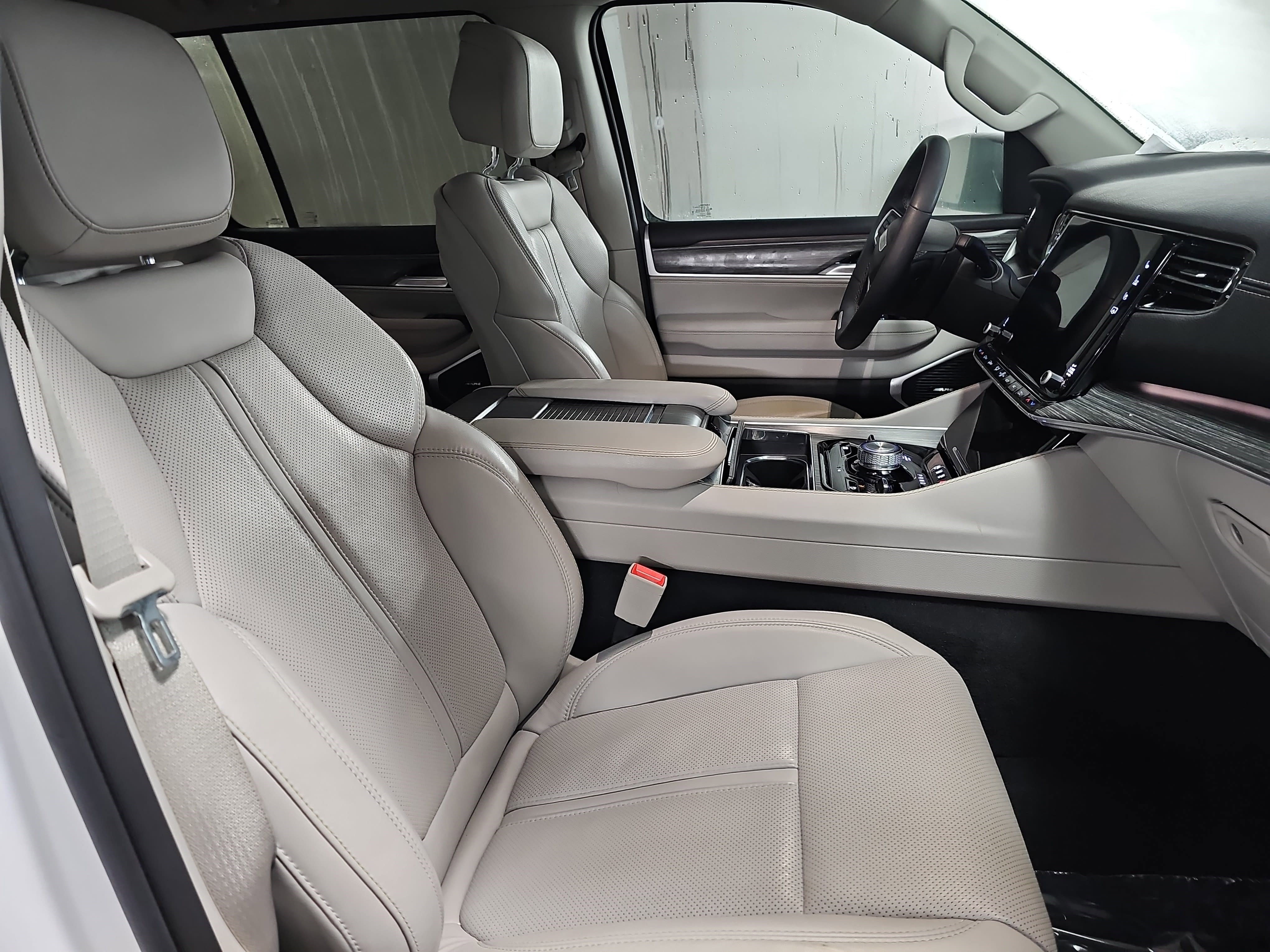 Used 2024 Jeep Wagoneer Series III image 10