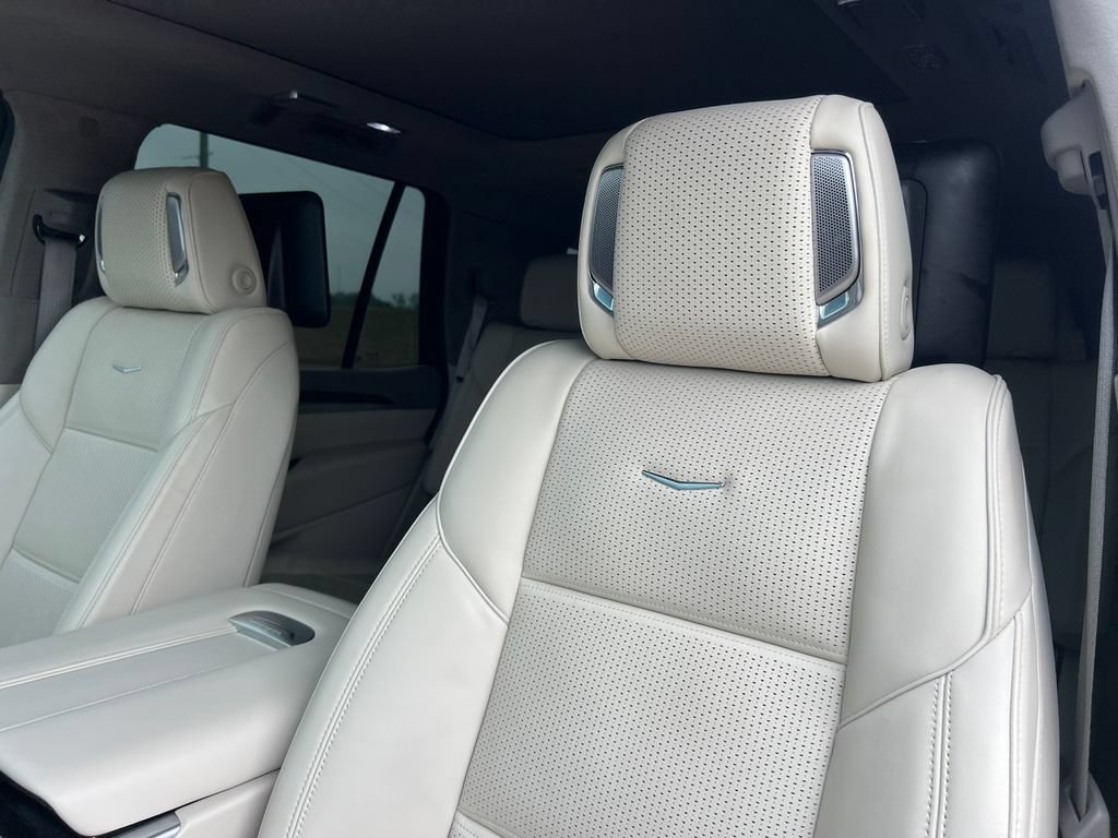 Used 2025 Cadillac Escalade Sport Platinum w/ LPO, ONYX Package AWD/4WD image 14