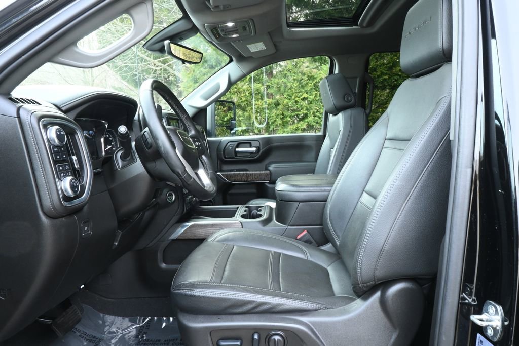 Used 2023 GMC Sierra 2500 Denali w/ Denali Black Diamond Edition image 3