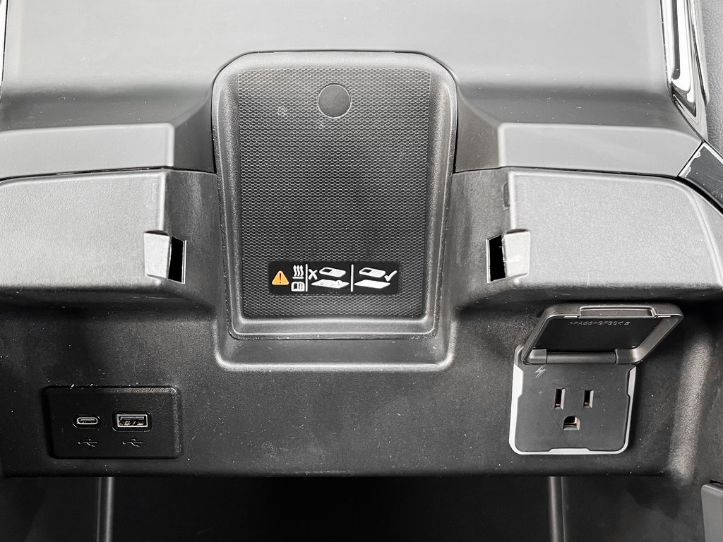 Used 2024 Chevrolet Silverado 2500 ZR2 w/ Technology Package image 28